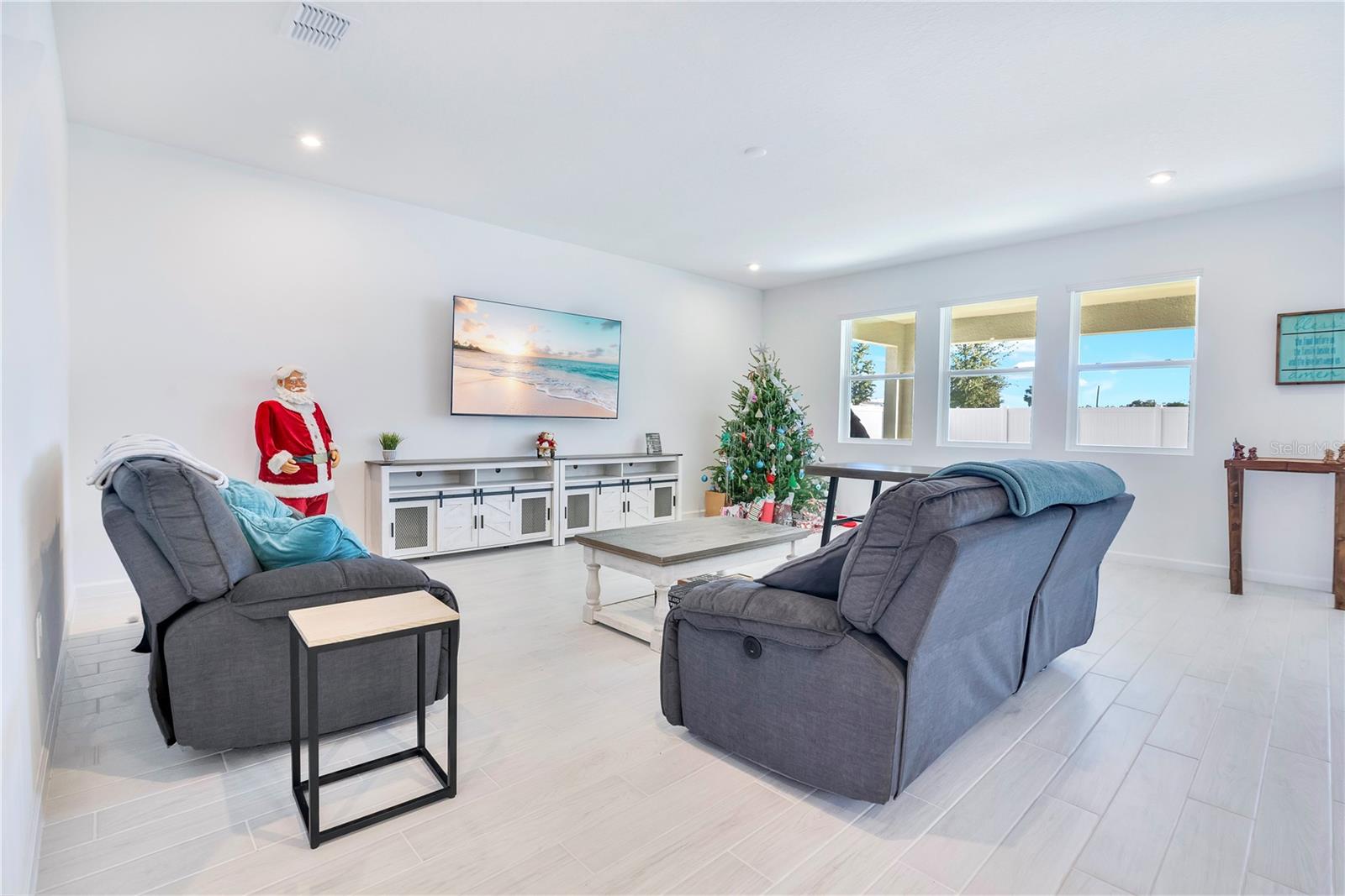 3532 DOUGLAS FIR DRIVE