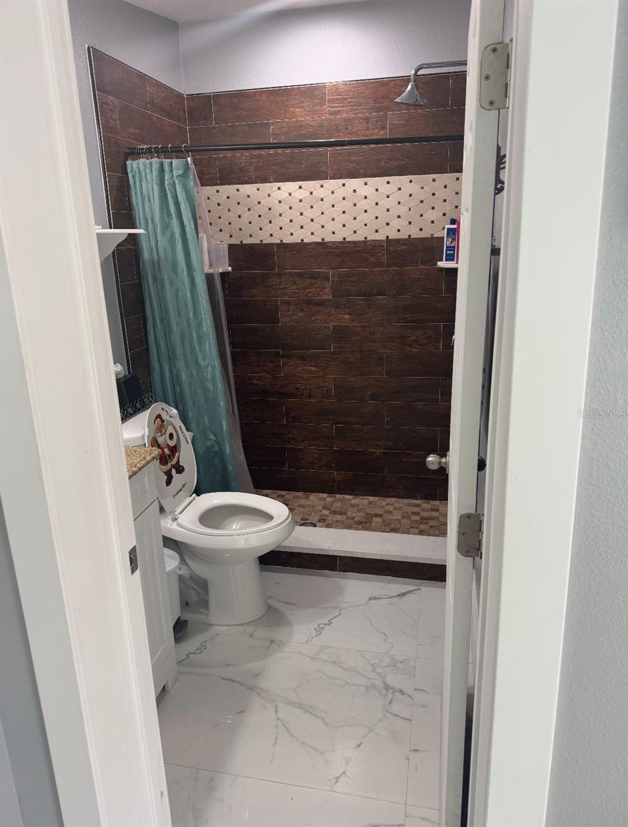 COUNTRY ESTATE 1 - Residential