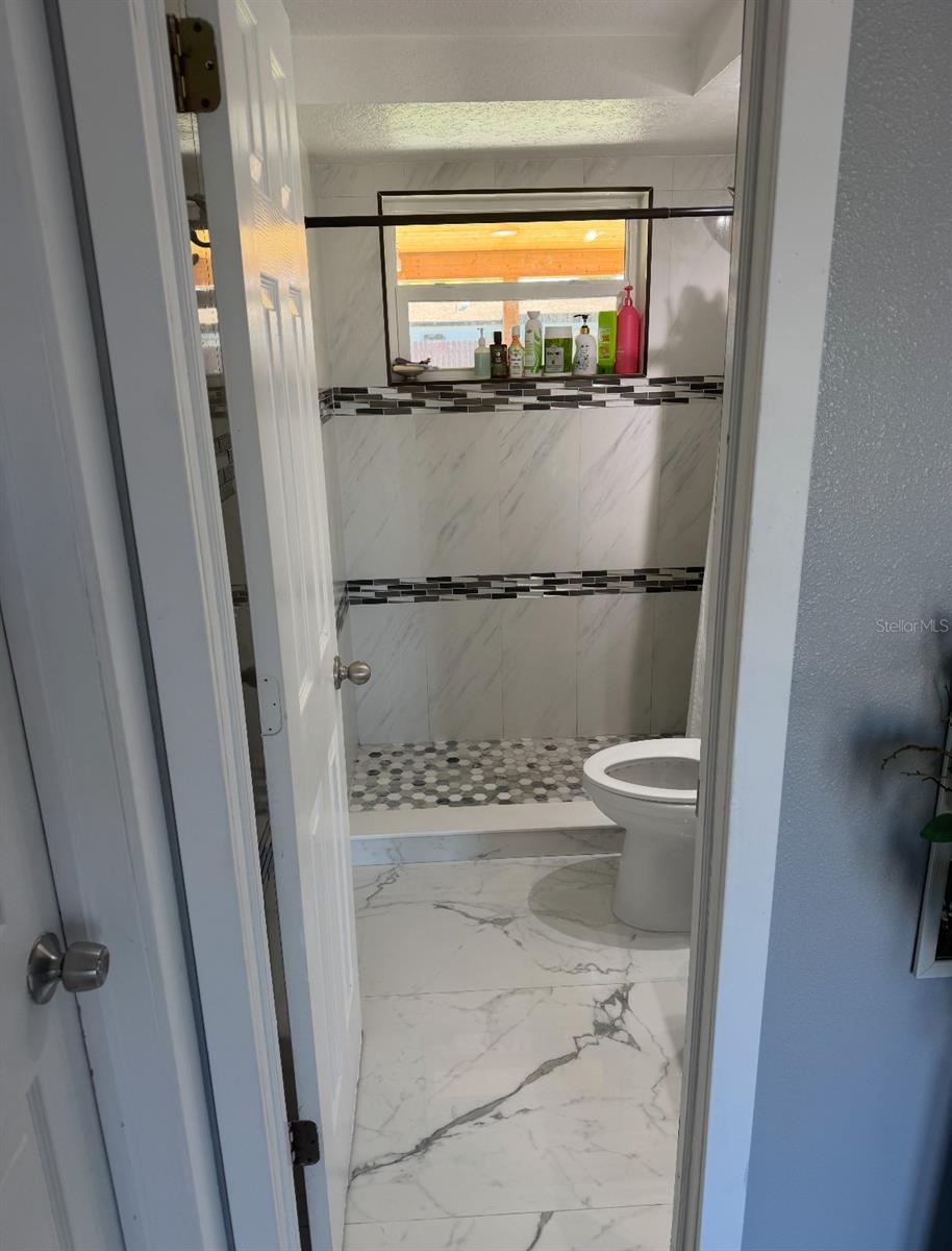 COUNTRY ESTATE 1 - Residential