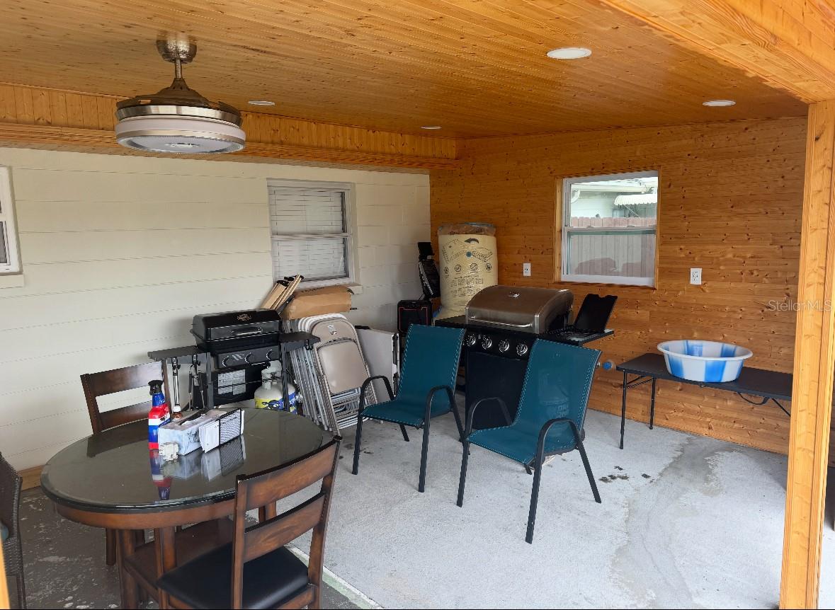 COUNTRY ESTATE 1 - Residential