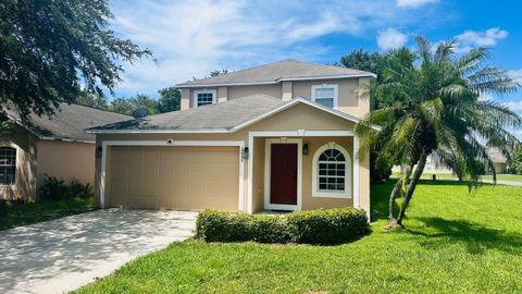 A home in WINTER HAVEN