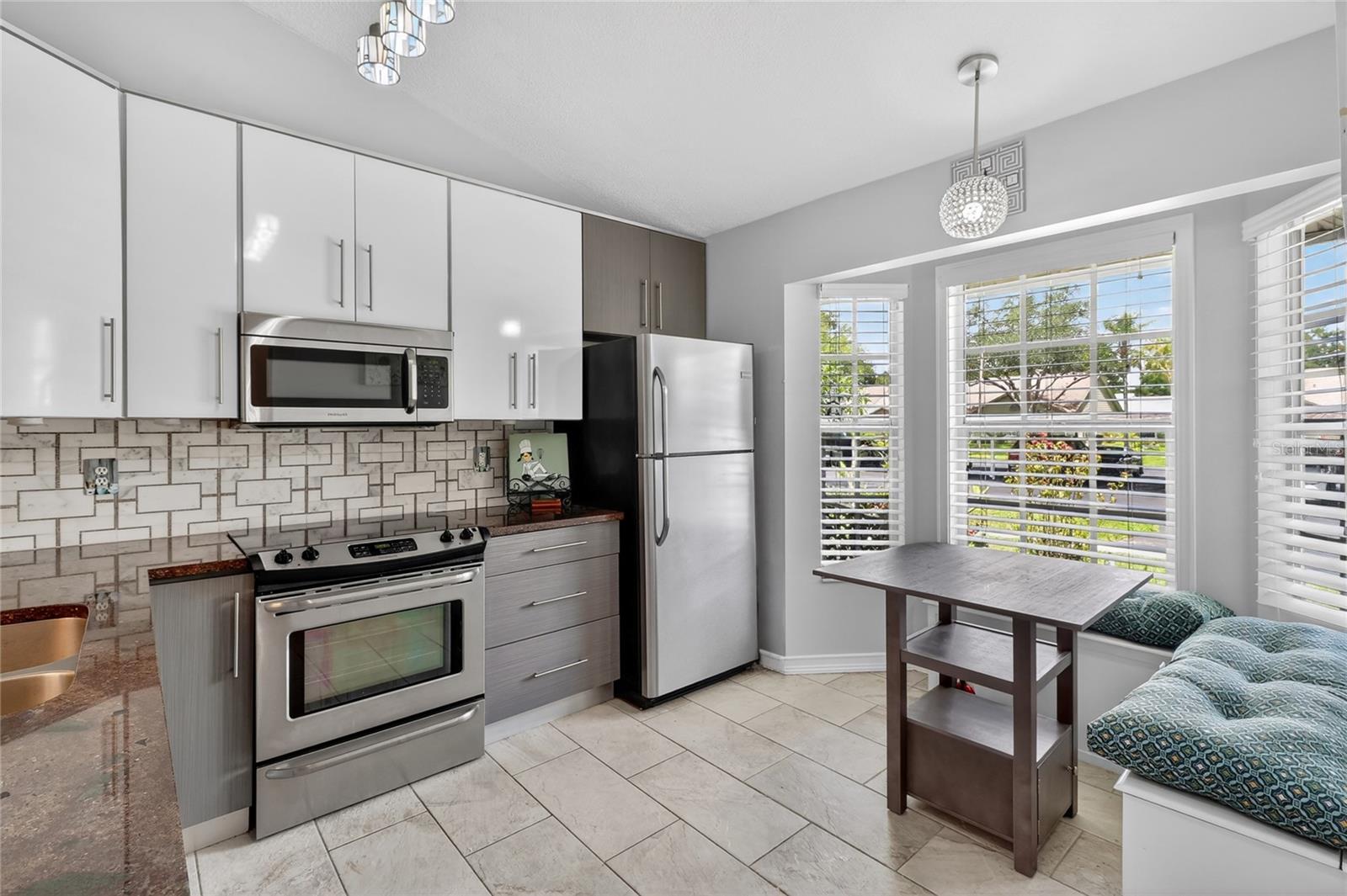 2370 BENTLEY DRIVE