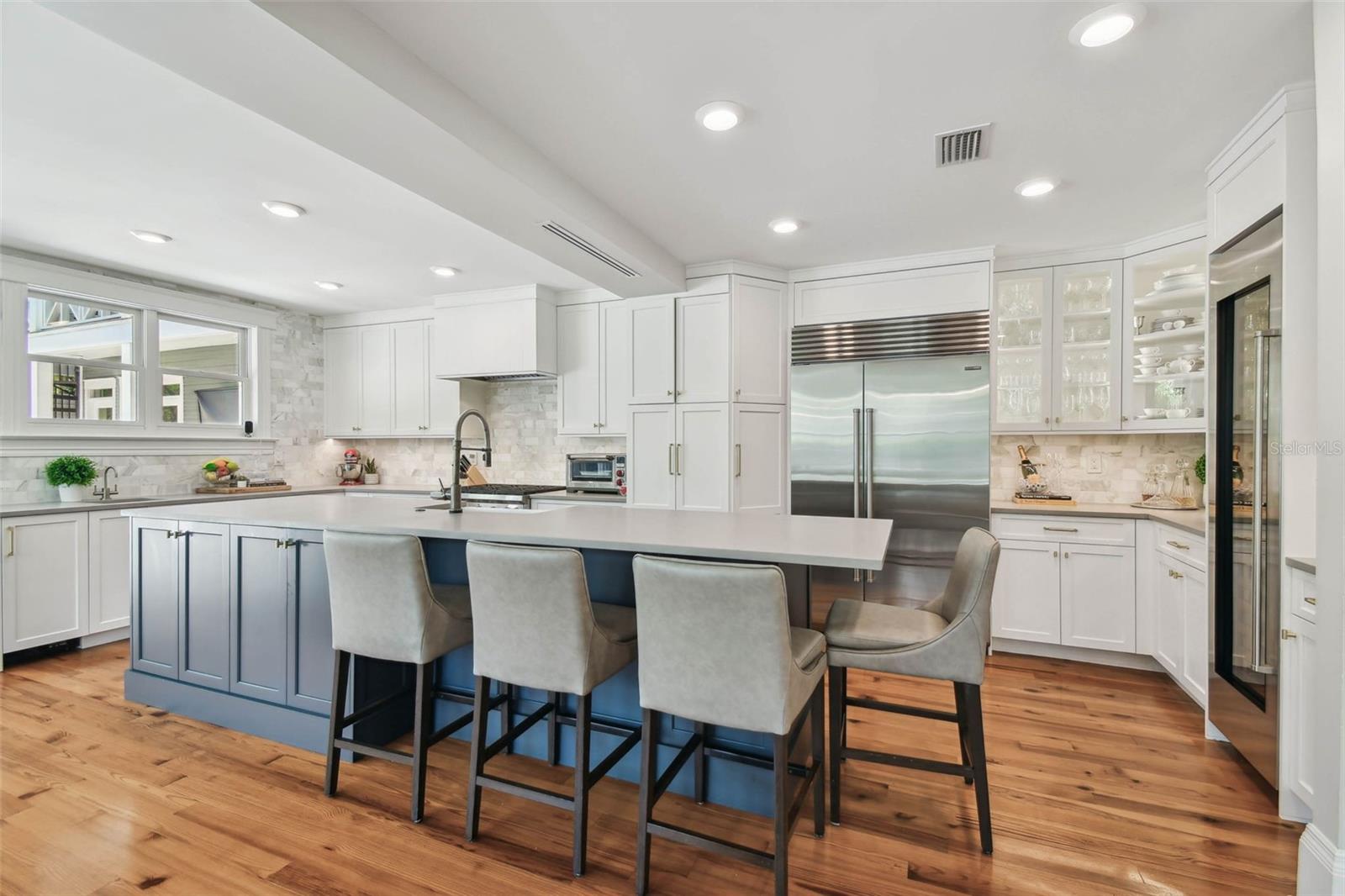 BAYSHORE PLACE - Residential