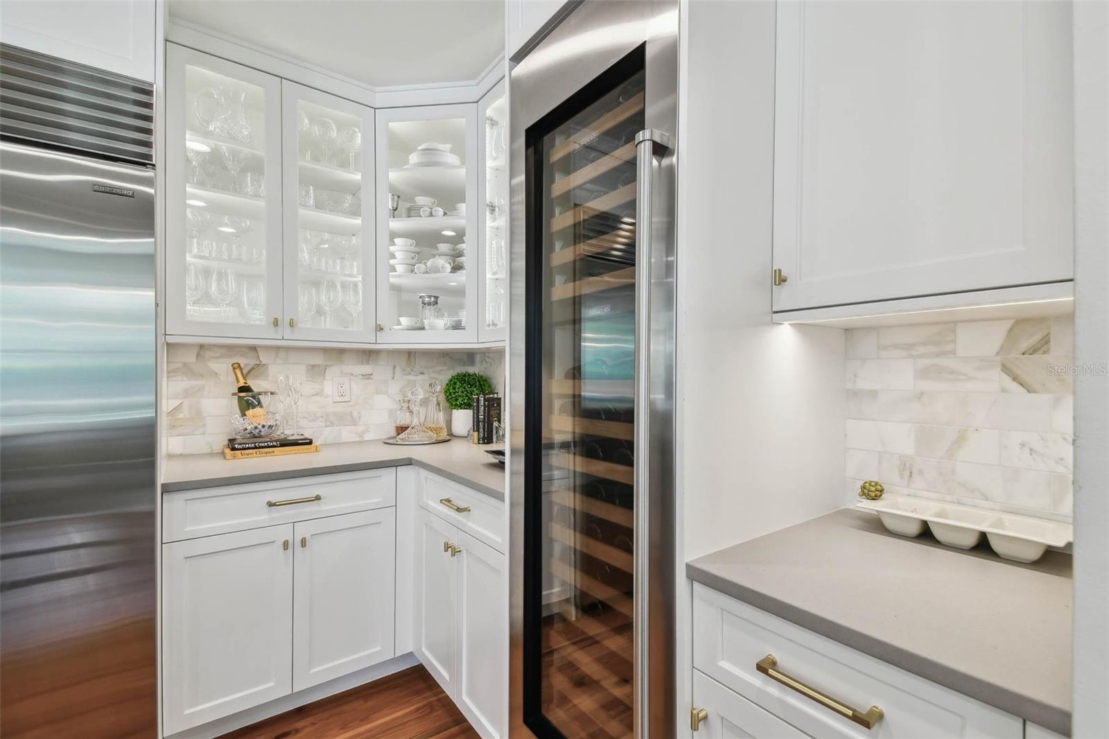 BAYSHORE PLACE - Residential