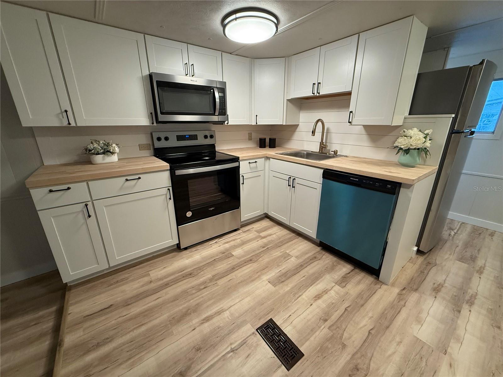 3118 DOROTHY PLACE