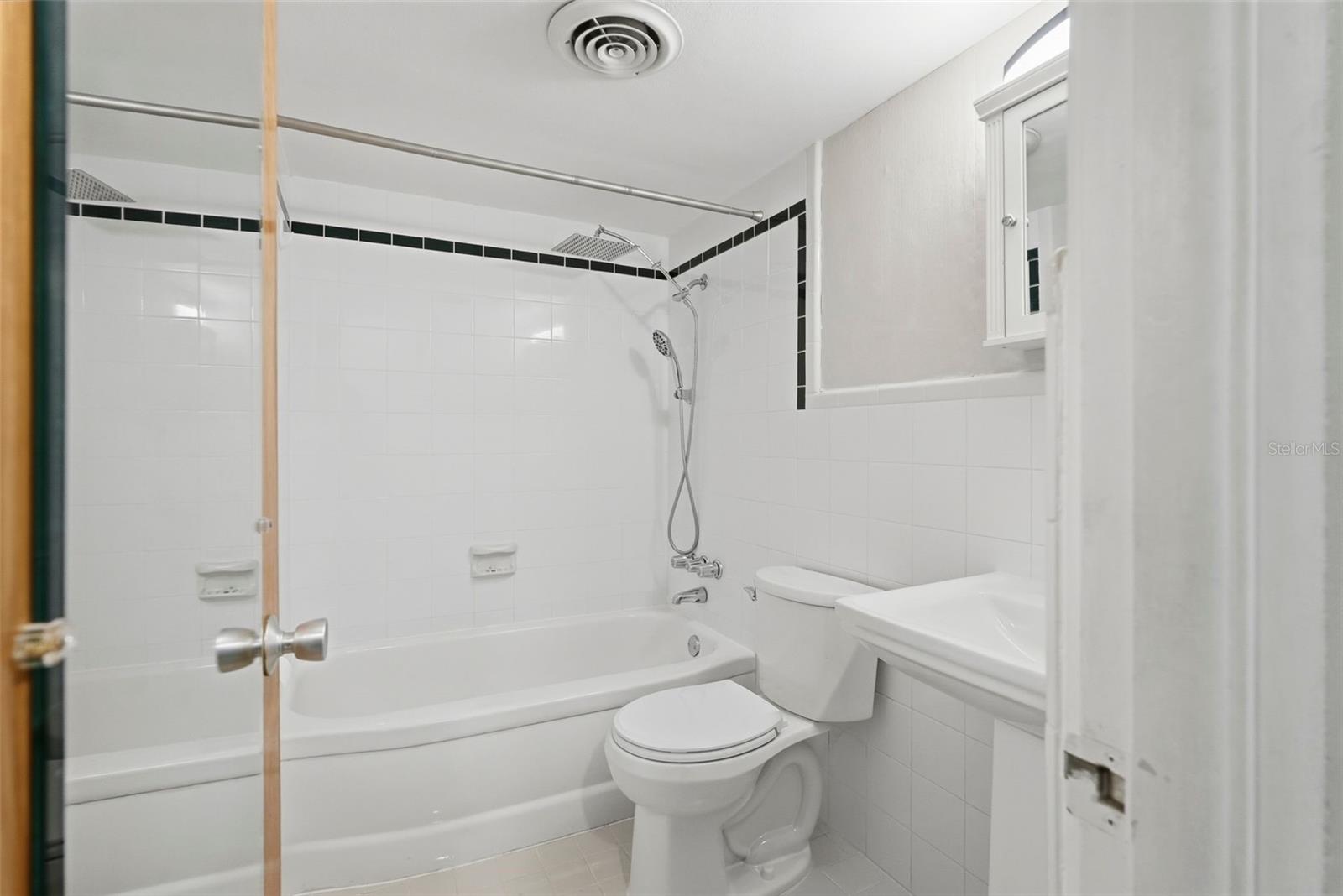 CLEARVIEW OAKS BLDG 16 - Residential