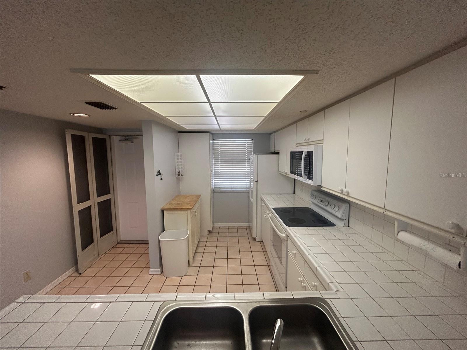 THE TERRA CEIA CLUB - Residential Lease