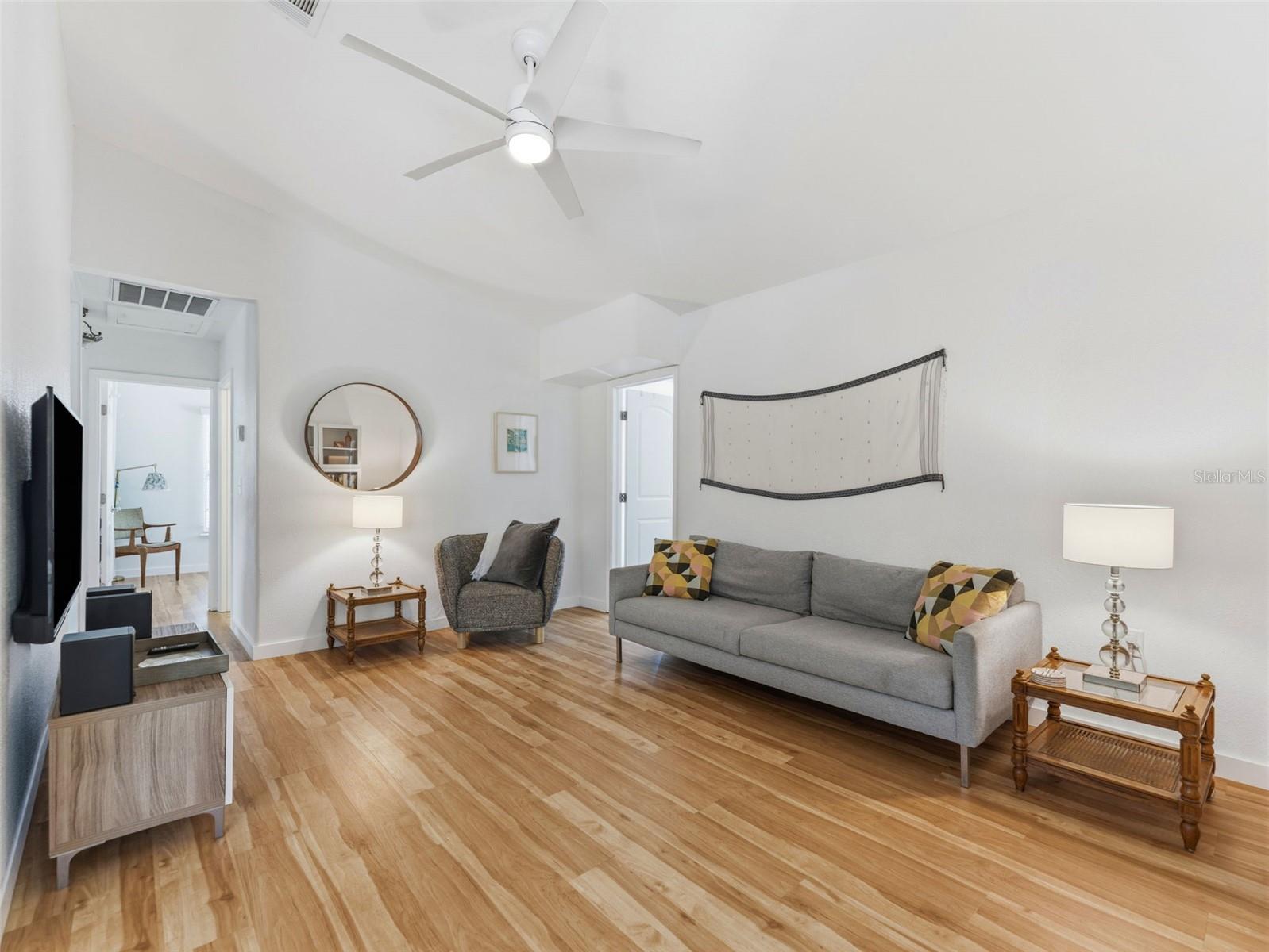 ROUSLYNN - Residential