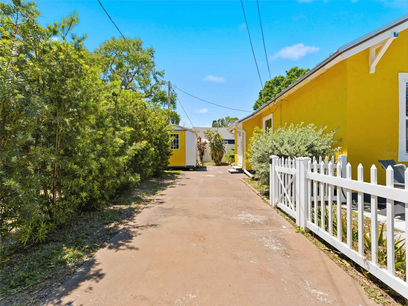 ROUSLYNN - Residential