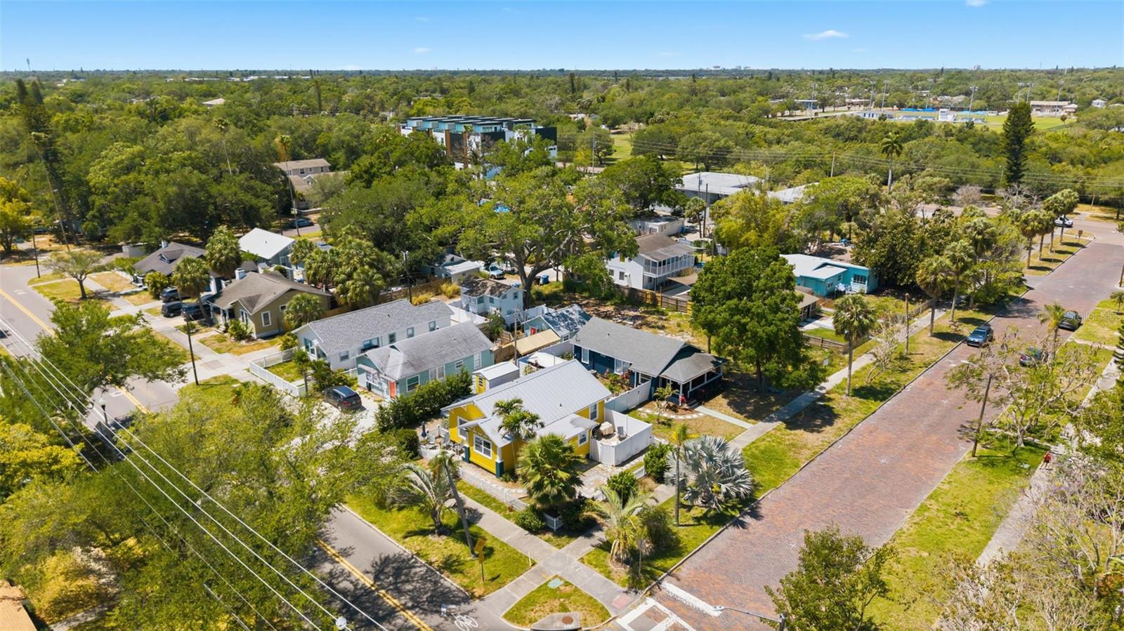 ROUSLYNN - Residential