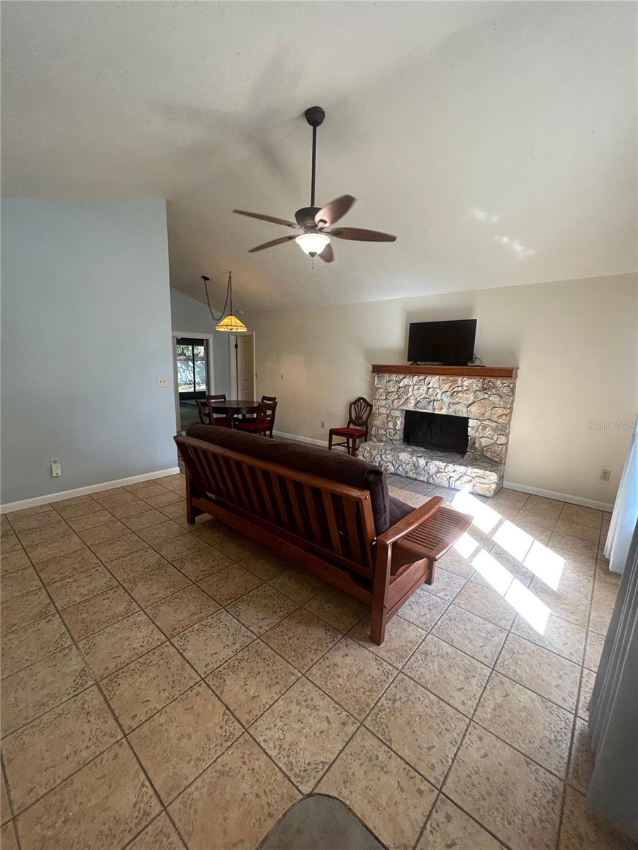 SPRINGTREE III - Residential Lease