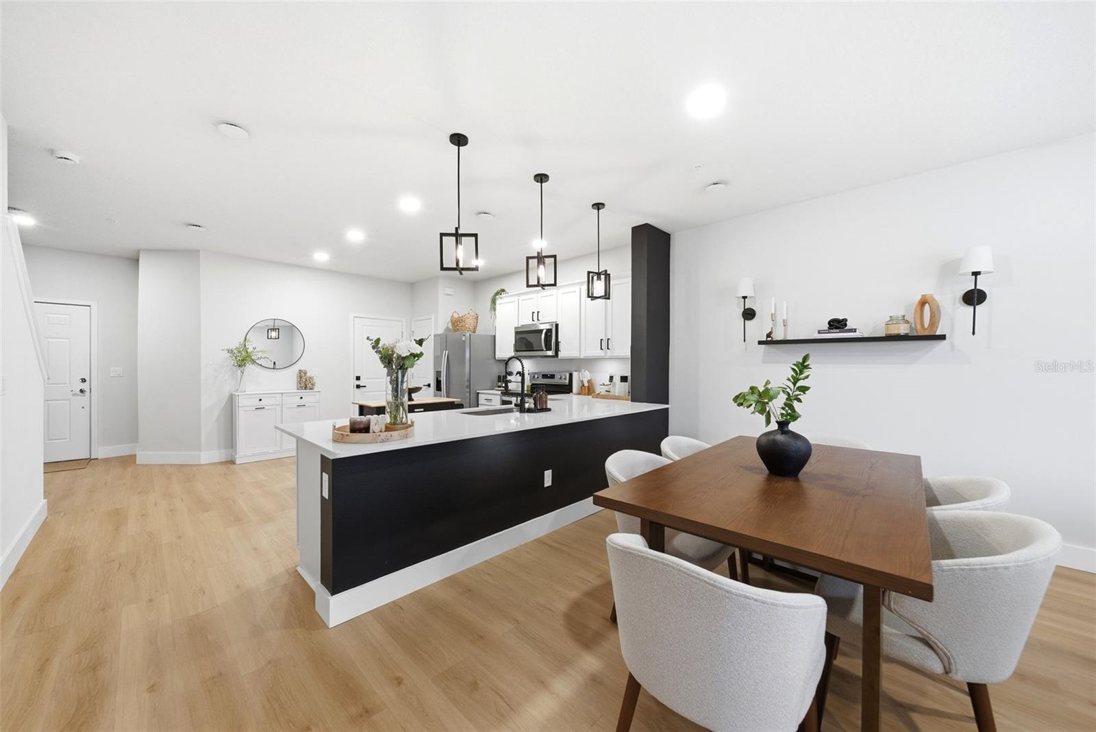 GRAYSON SQUARE - Residential