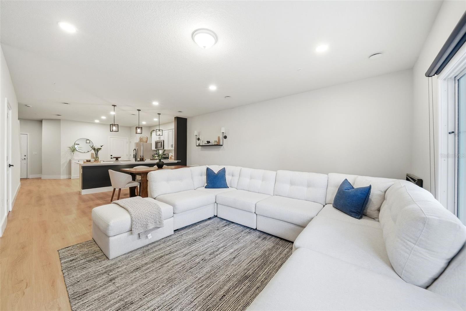 GRAYSON SQUARE - Residential