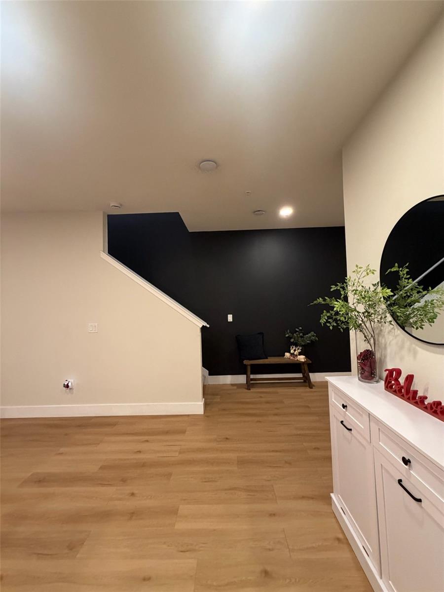 GRAYSON SQUARE - Residential