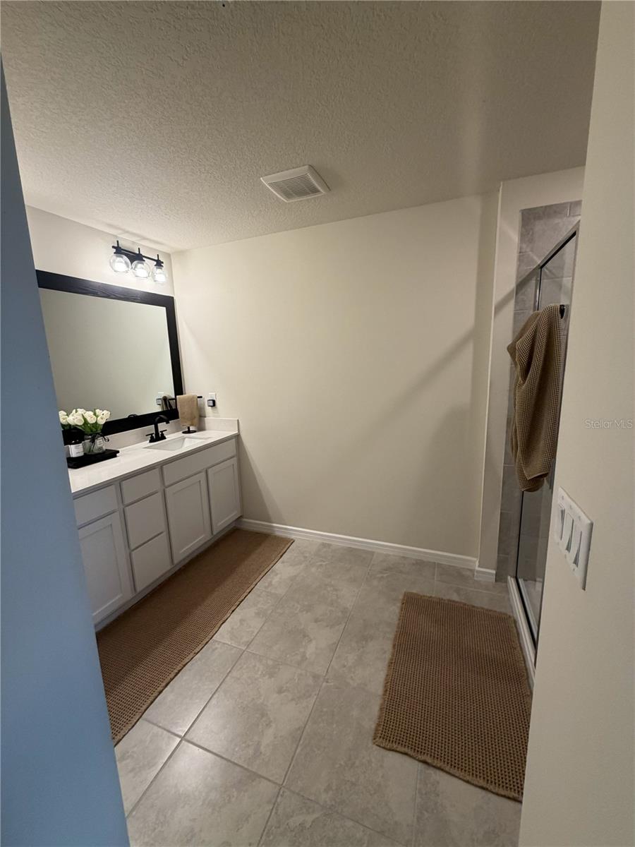 GRAYSON SQUARE - Residential