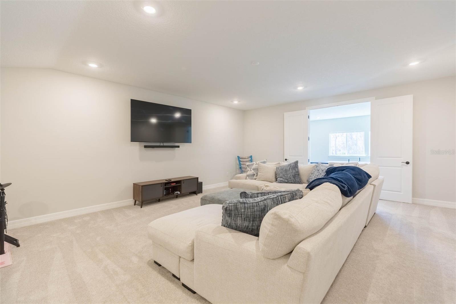 WHISPERING PINES - Residential