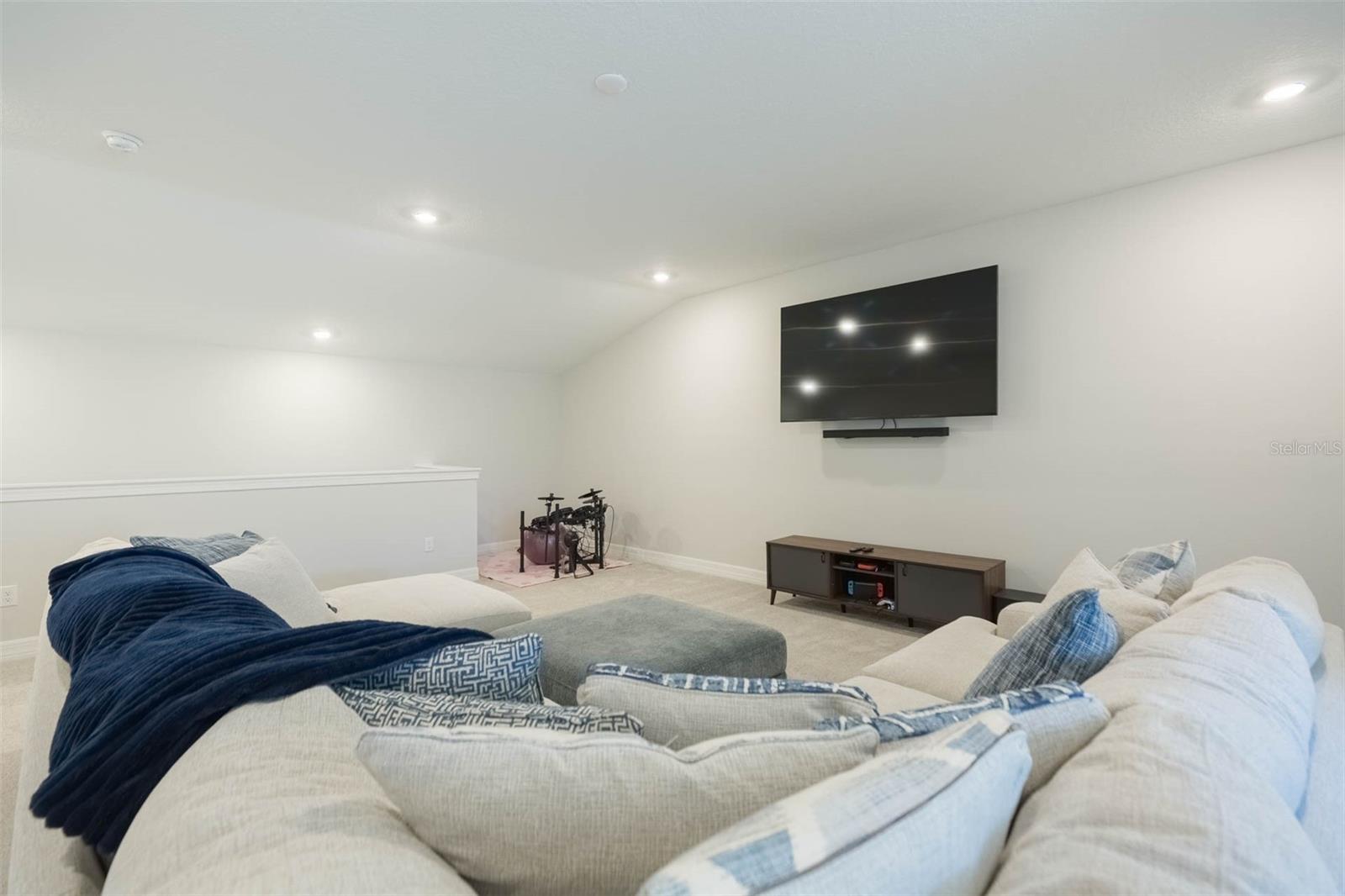 WHISPERING PINES - Residential