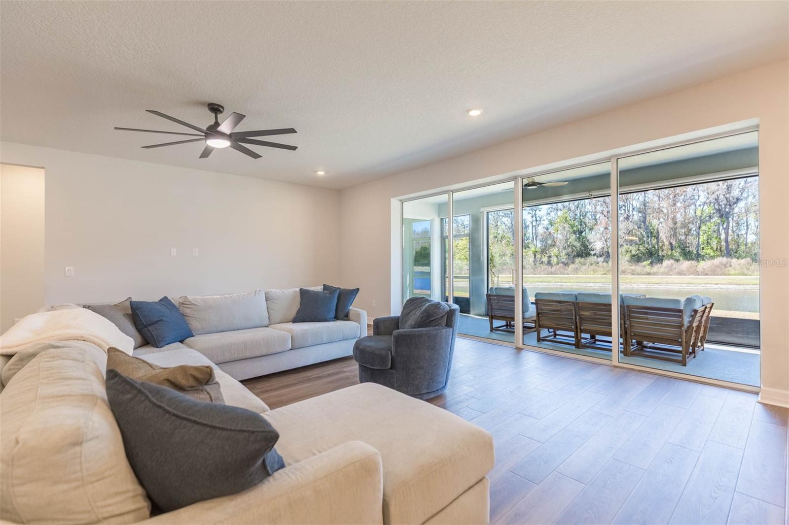 WHISPERING PINES - Residential