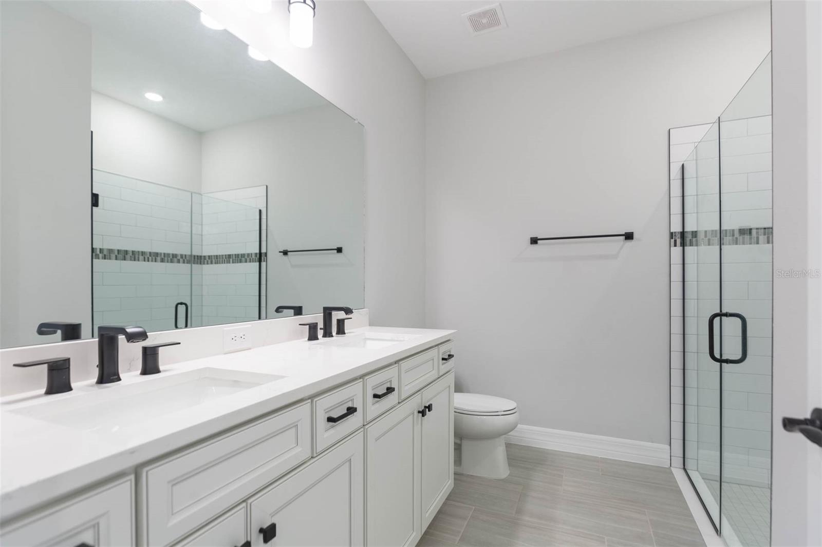 WHISPERING PINES - Residential