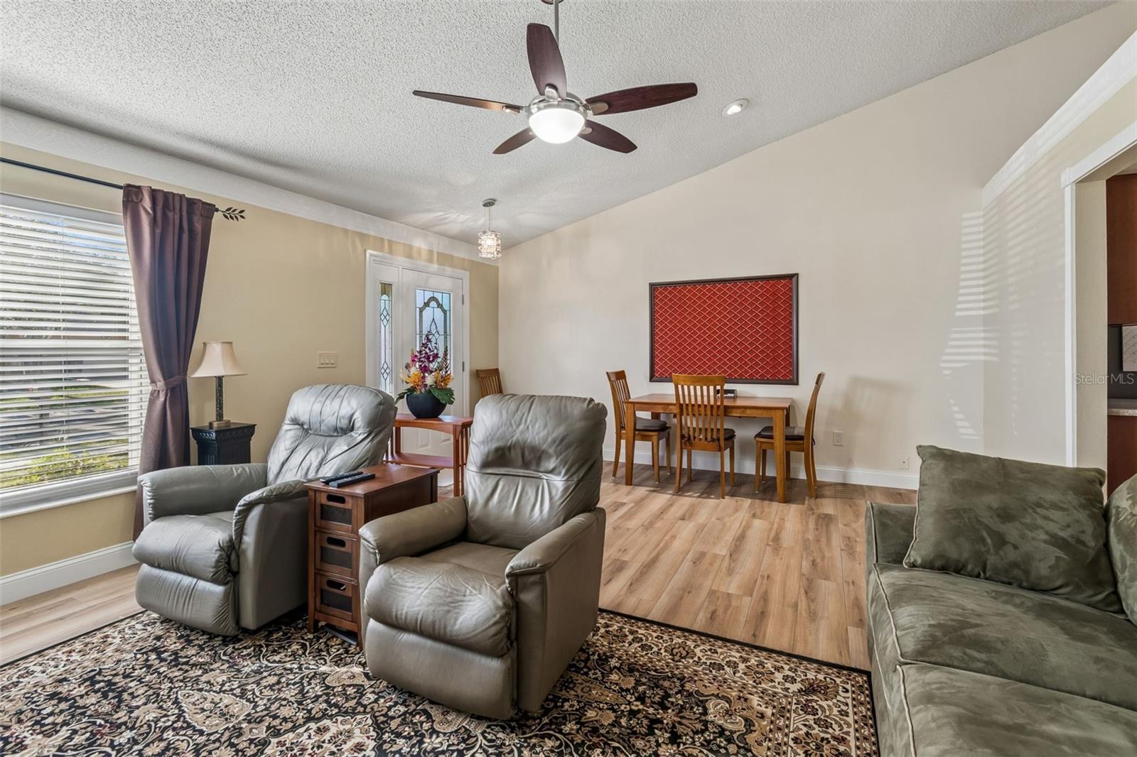 MEADOWGLEN - Residential