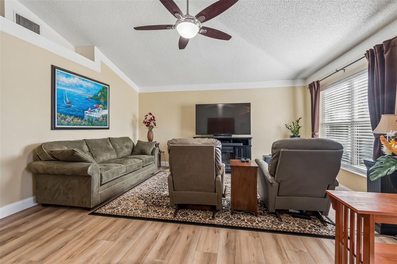 MEADOWGLEN - Residential