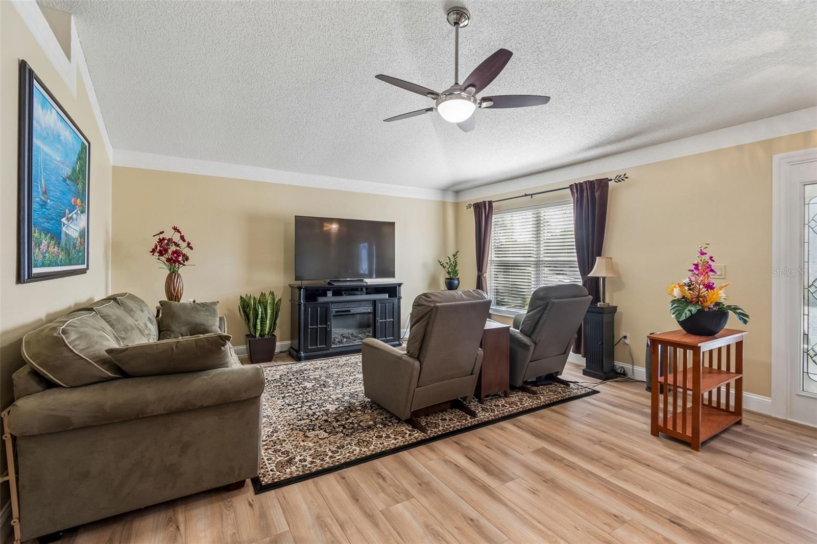 MEADOWGLEN - Residential