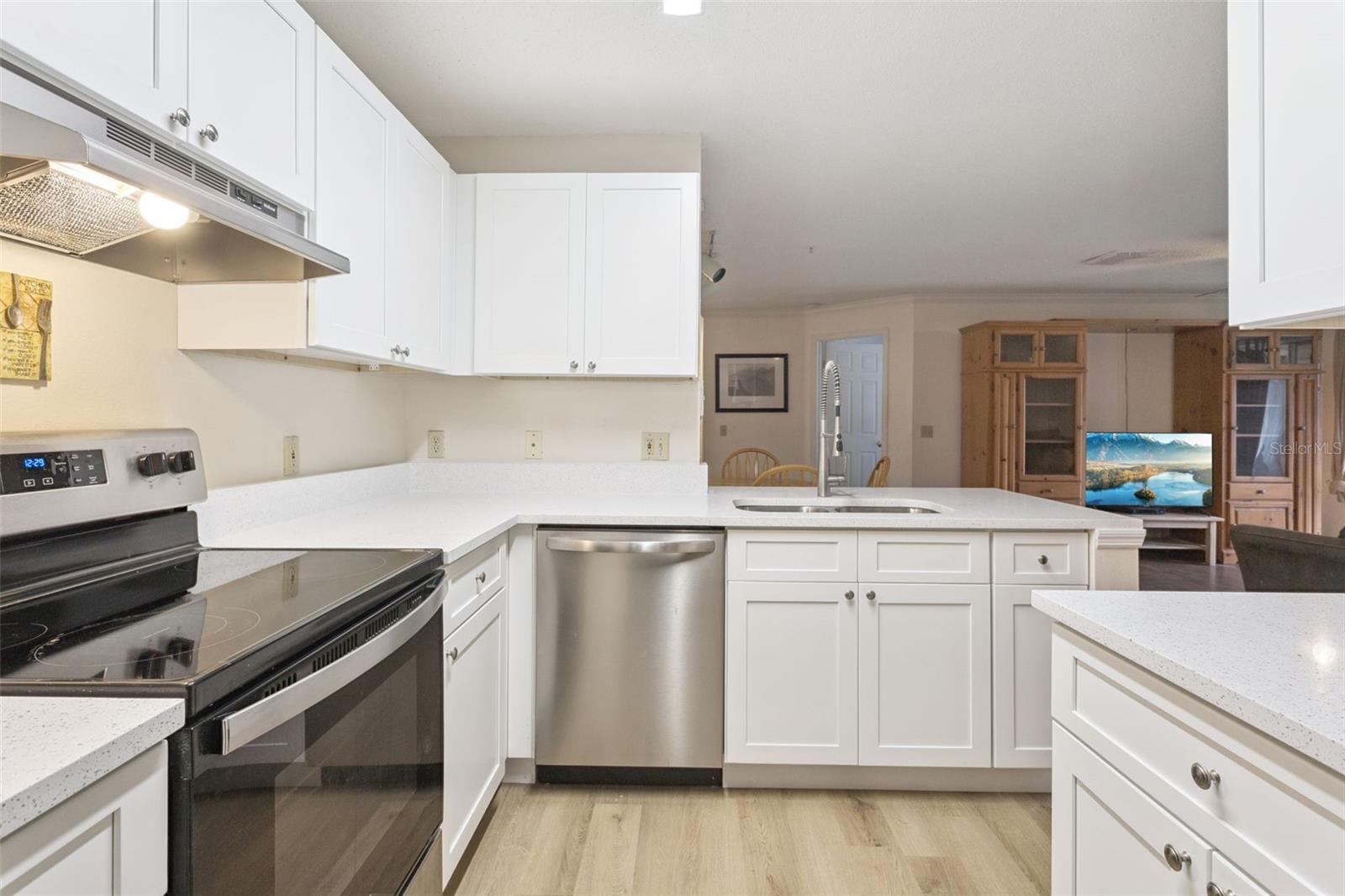 VILLAS AT LAKESIDE A CONDO - Residential