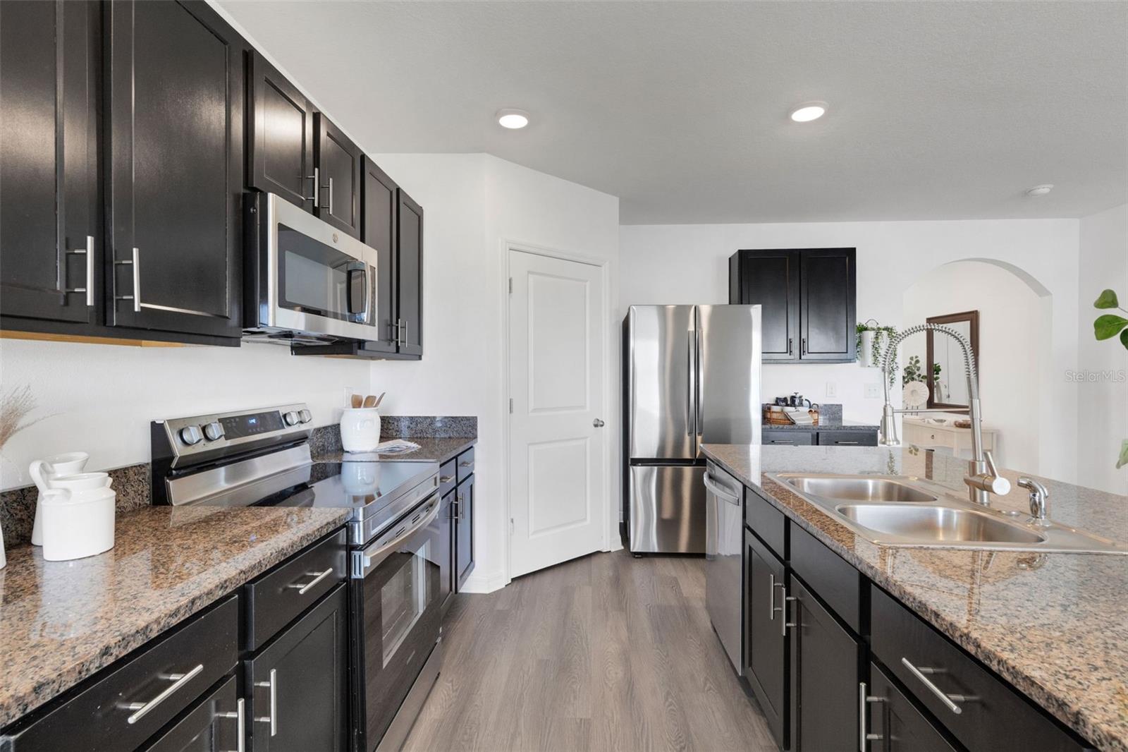 DEL TIERRA PH IV-B & IV-C - Residential Lease
