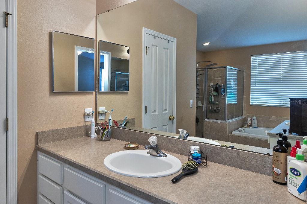 RIVERCHASE - Residential