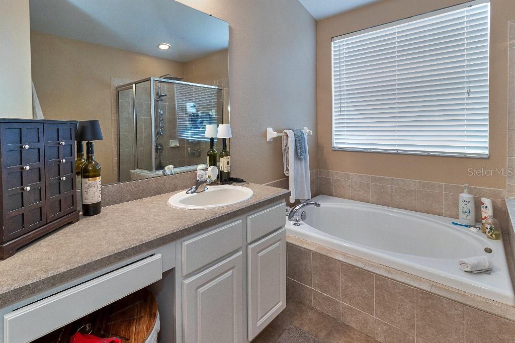 RIVERCHASE - Residential