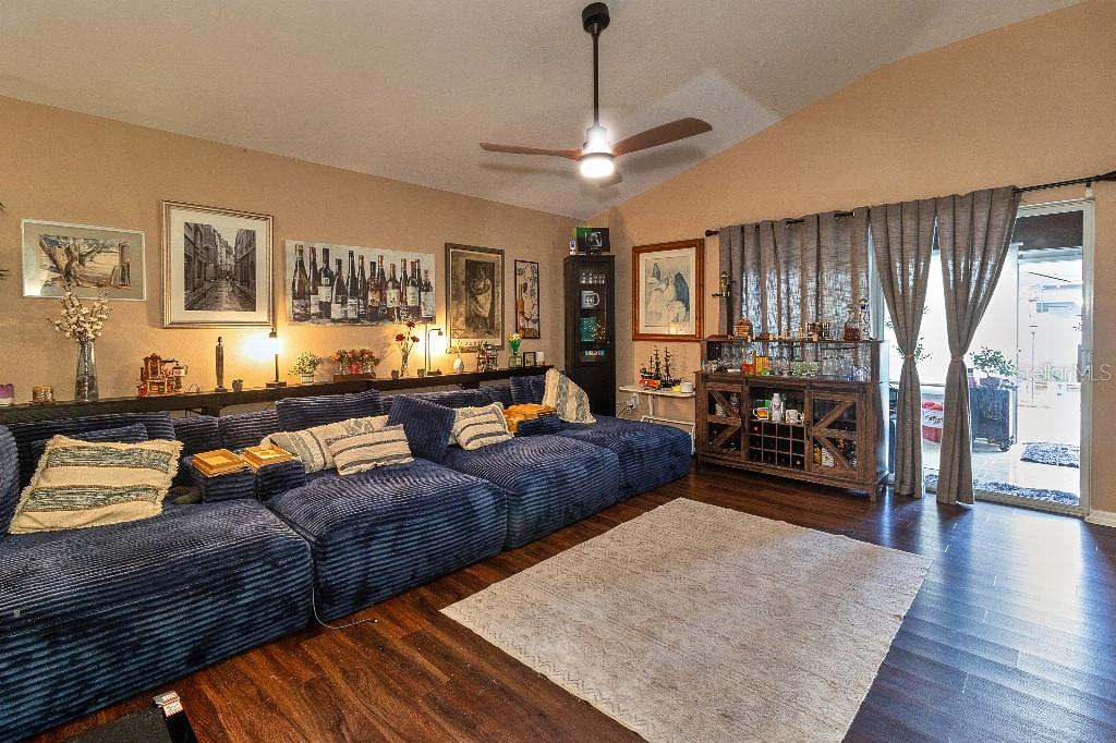 RIVERCHASE - Residential
