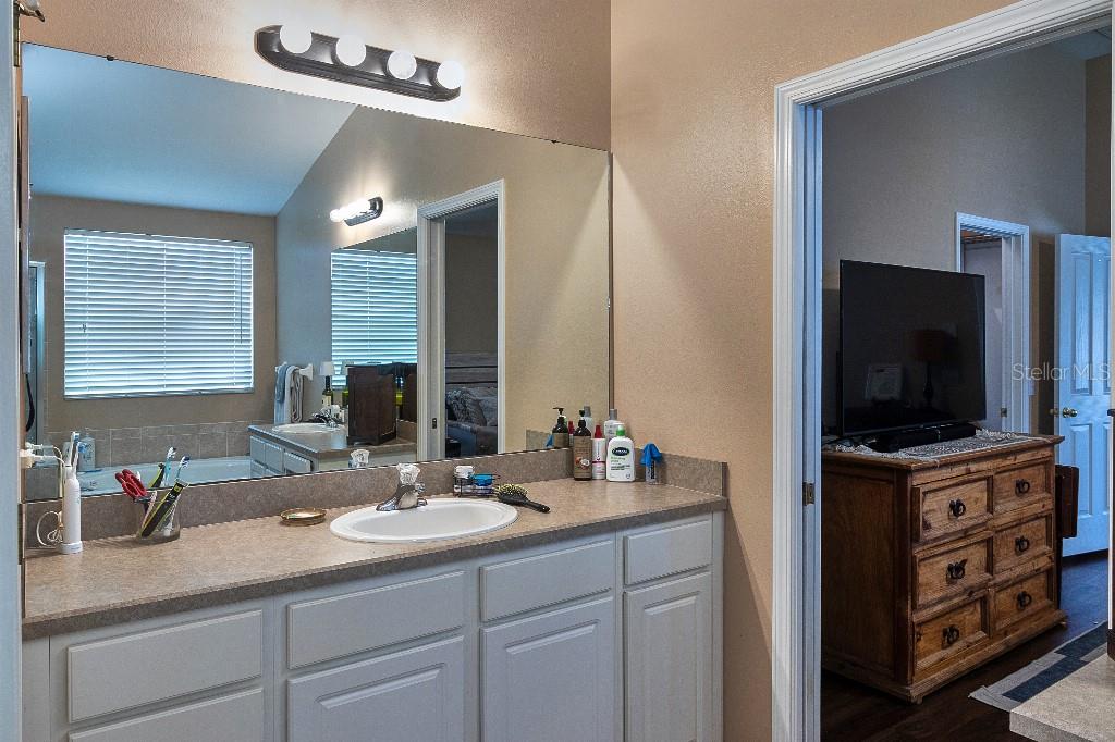 RIVERCHASE - Residential