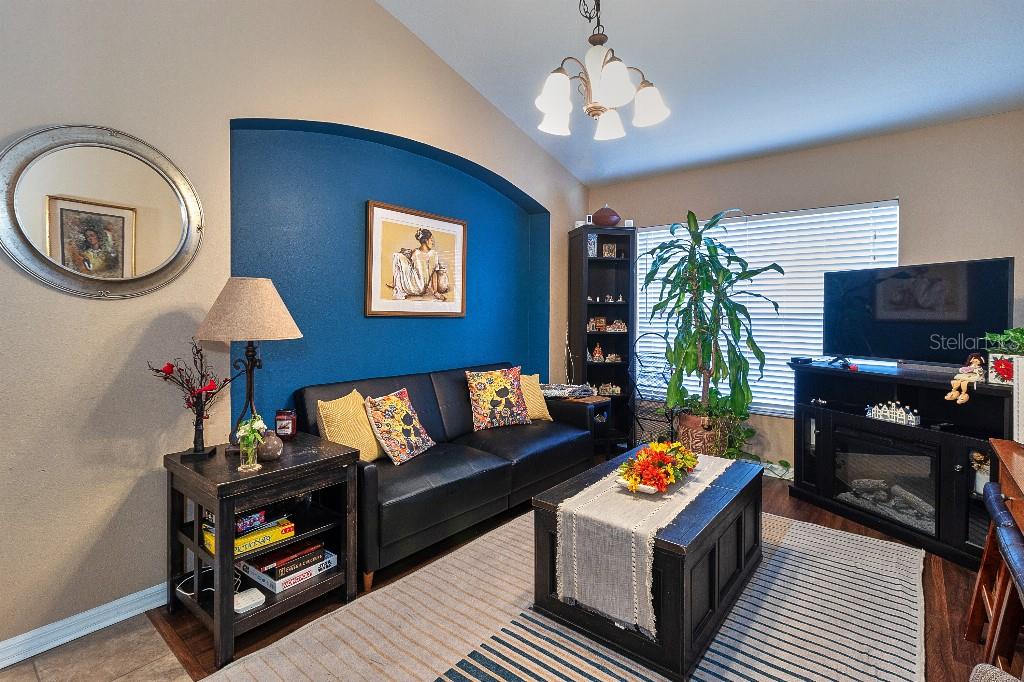 RIVERCHASE - Residential
