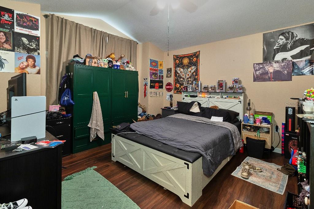 RIVERCHASE - Residential