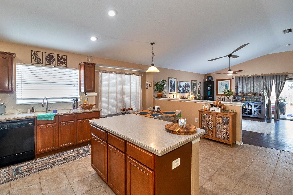 RIVERCHASE - Residential