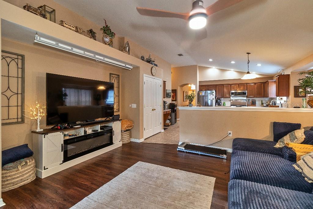 RIVERCHASE - Residential