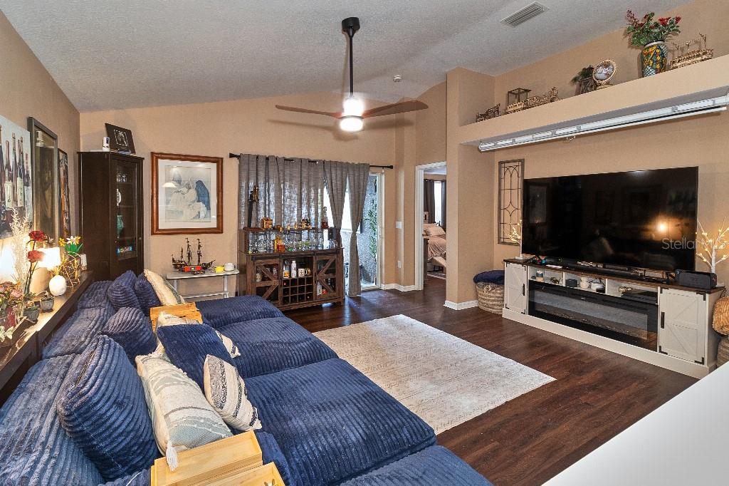 RIVERCHASE - Residential