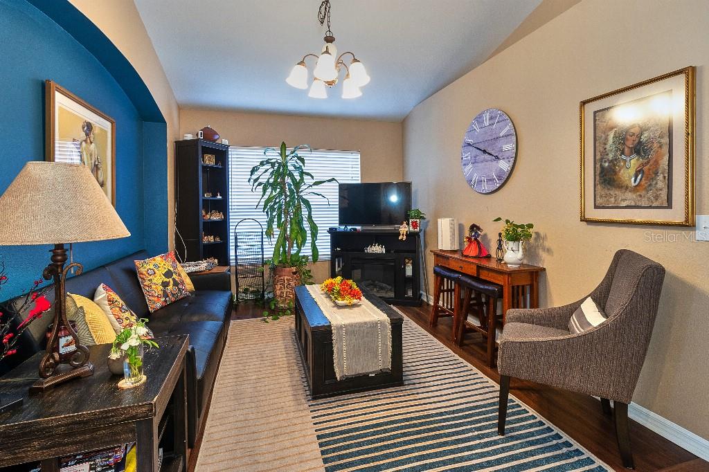 RIVERCHASE - Residential