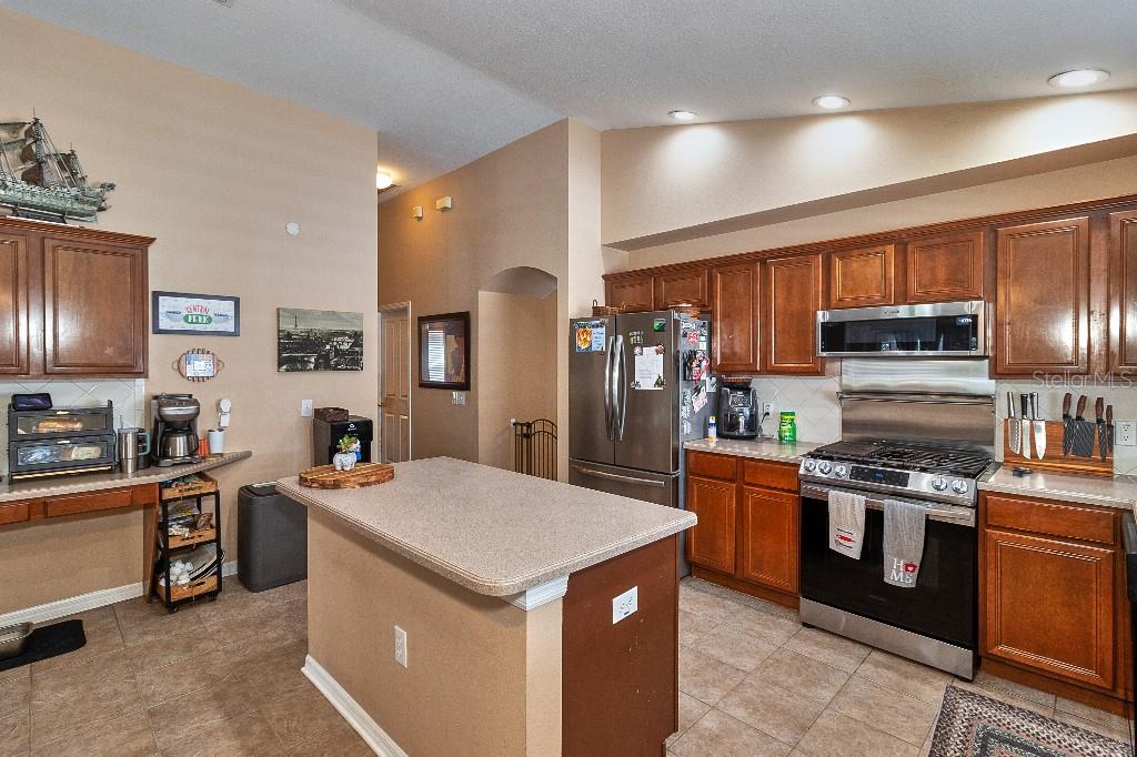 RIVERCHASE - Residential