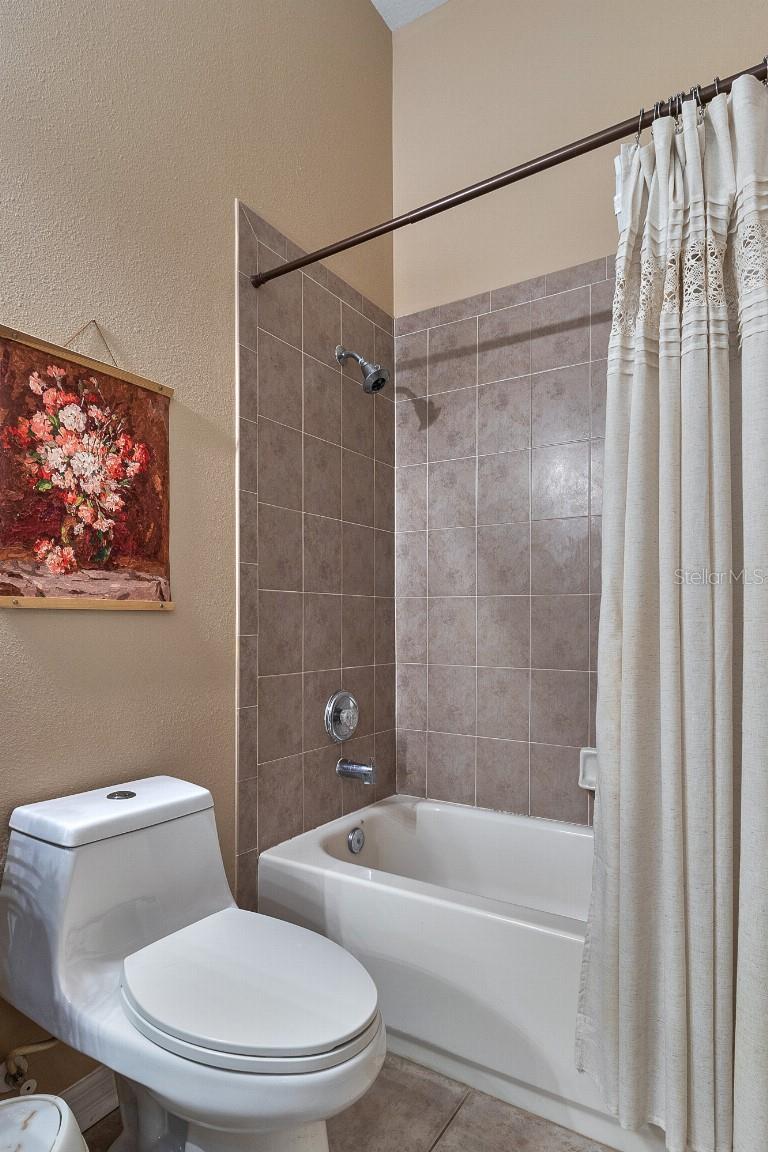 RIVERCHASE - Residential