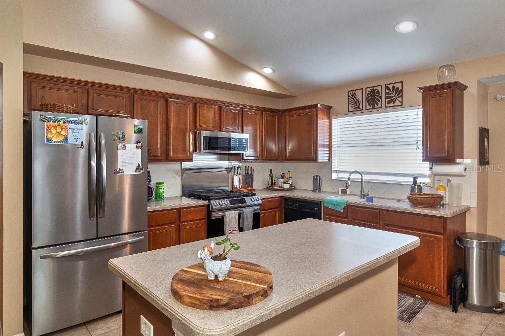RIVERCHASE - Residential