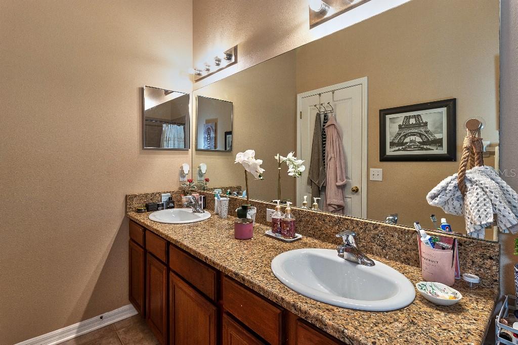 RIVERCHASE - Residential
