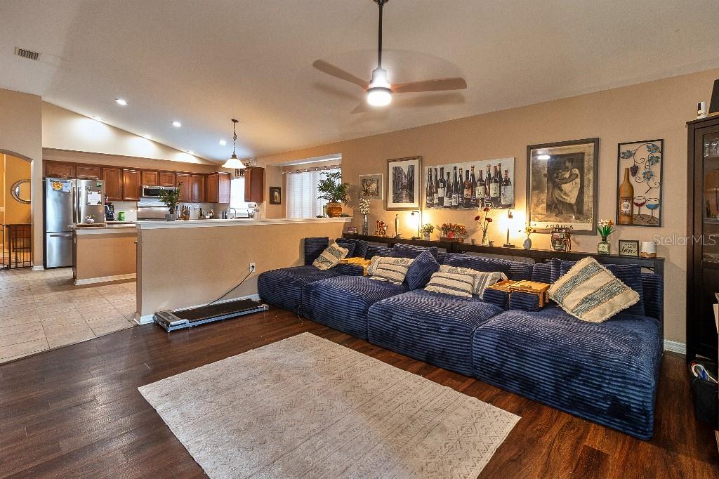 RIVERCHASE - Residential