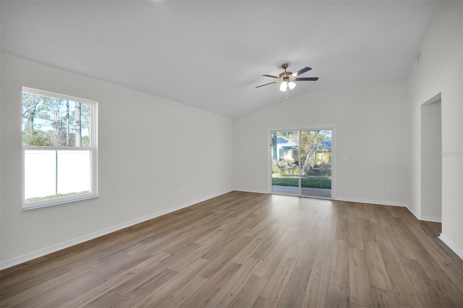 33 PINEAPPLE DRIVE