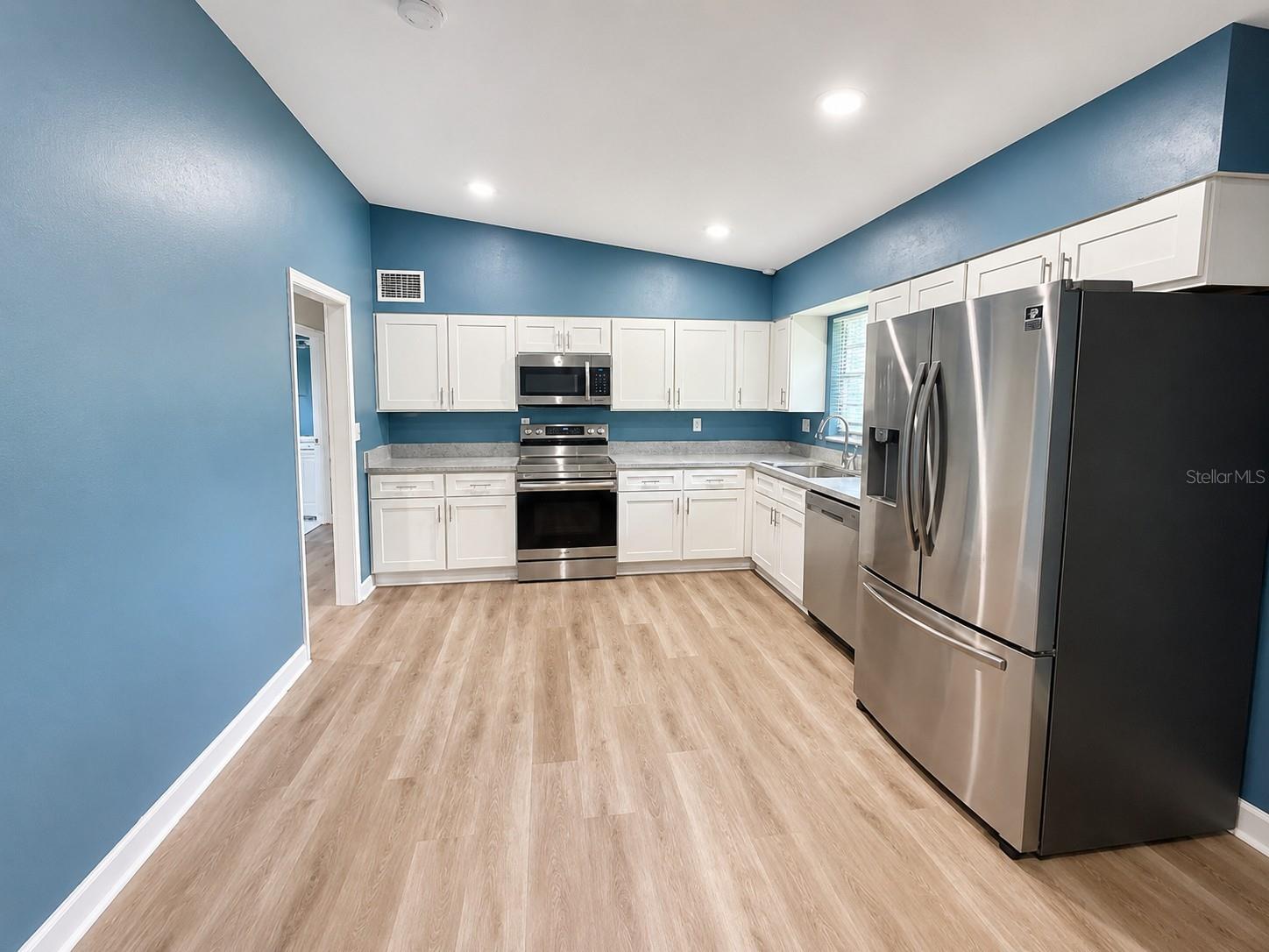 910 W 8TH STREET