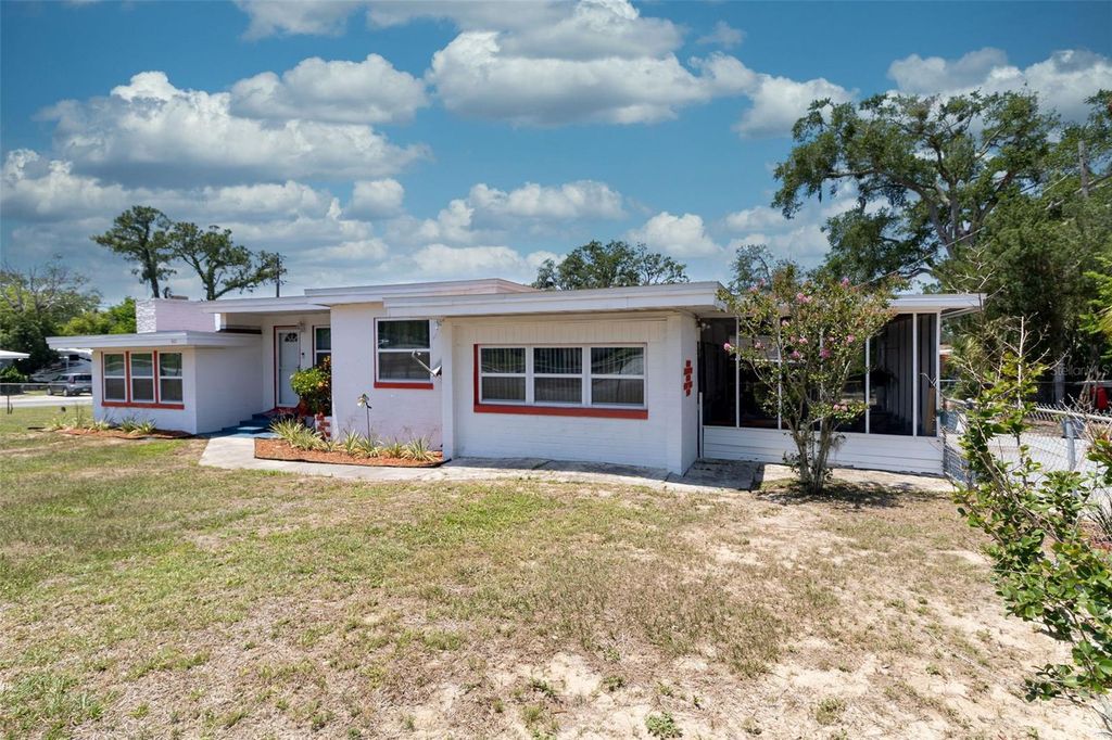 Photo of 601 Berkshire Road, Daytona Beach, FL 32114 (MLS # V4942918)
