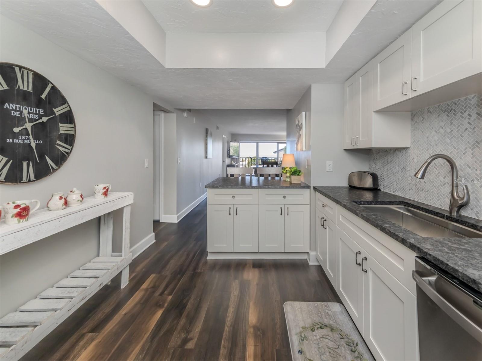 MACARTHUR BEACH - Residential