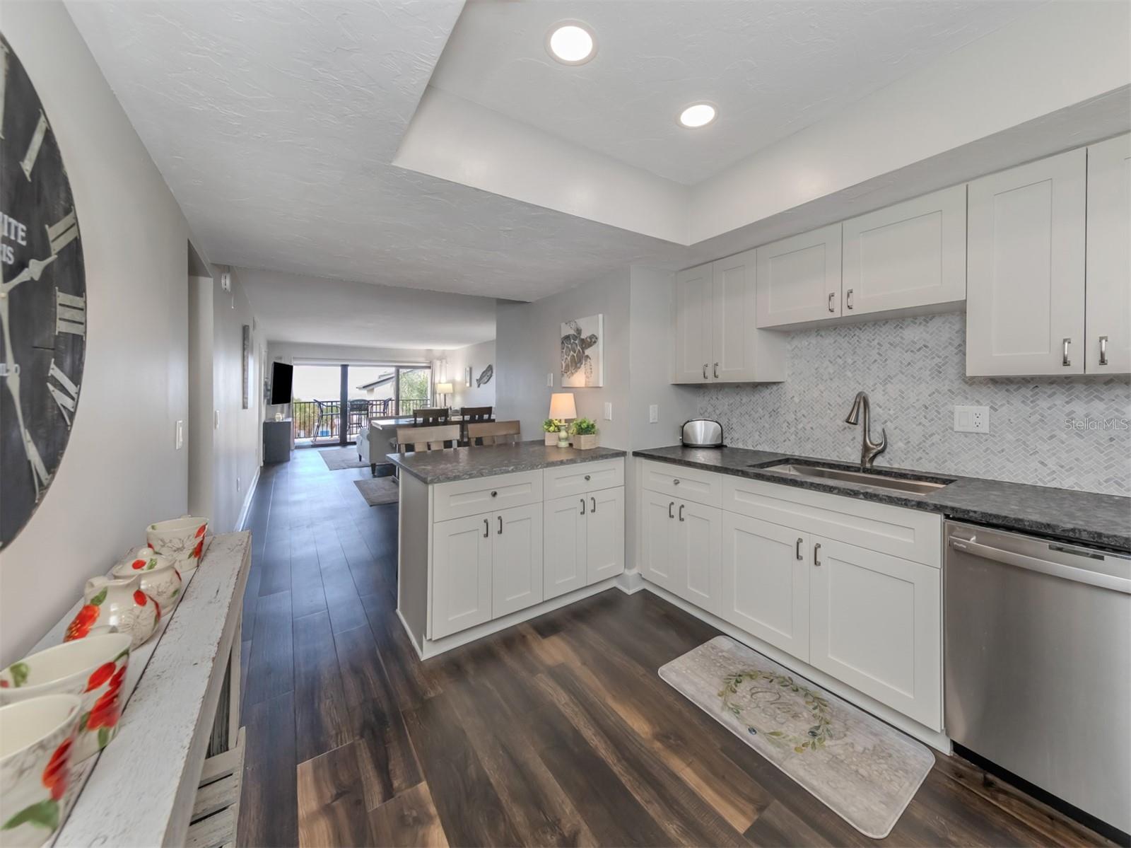 MACARTHUR BEACH - Residential