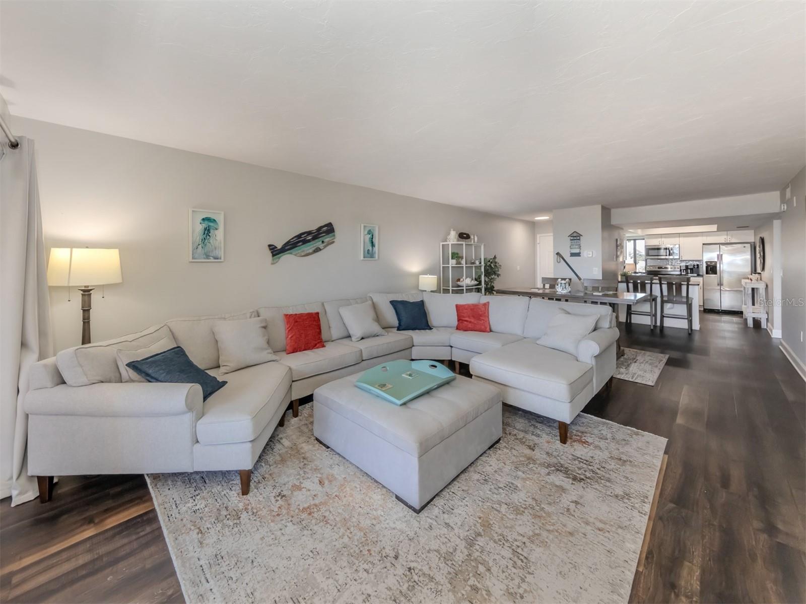 MACARTHUR BEACH - Residential