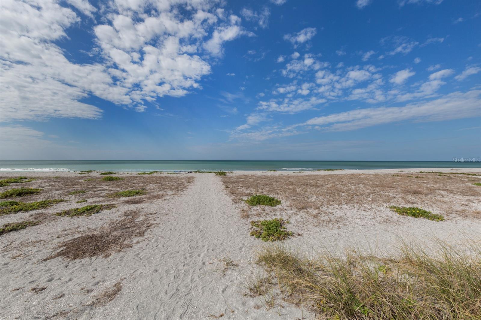 MACARTHUR BEACH - Residential